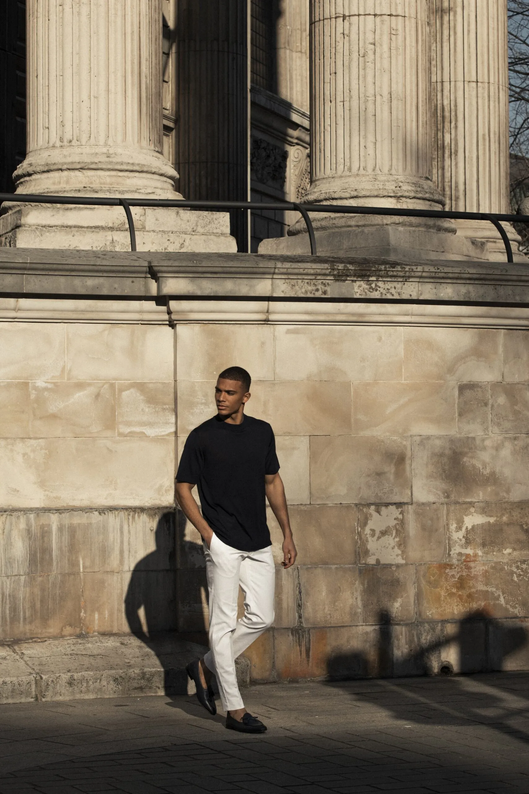 TRICOU NEGRU DIN MATASE NATURALA SI LANA MERINO